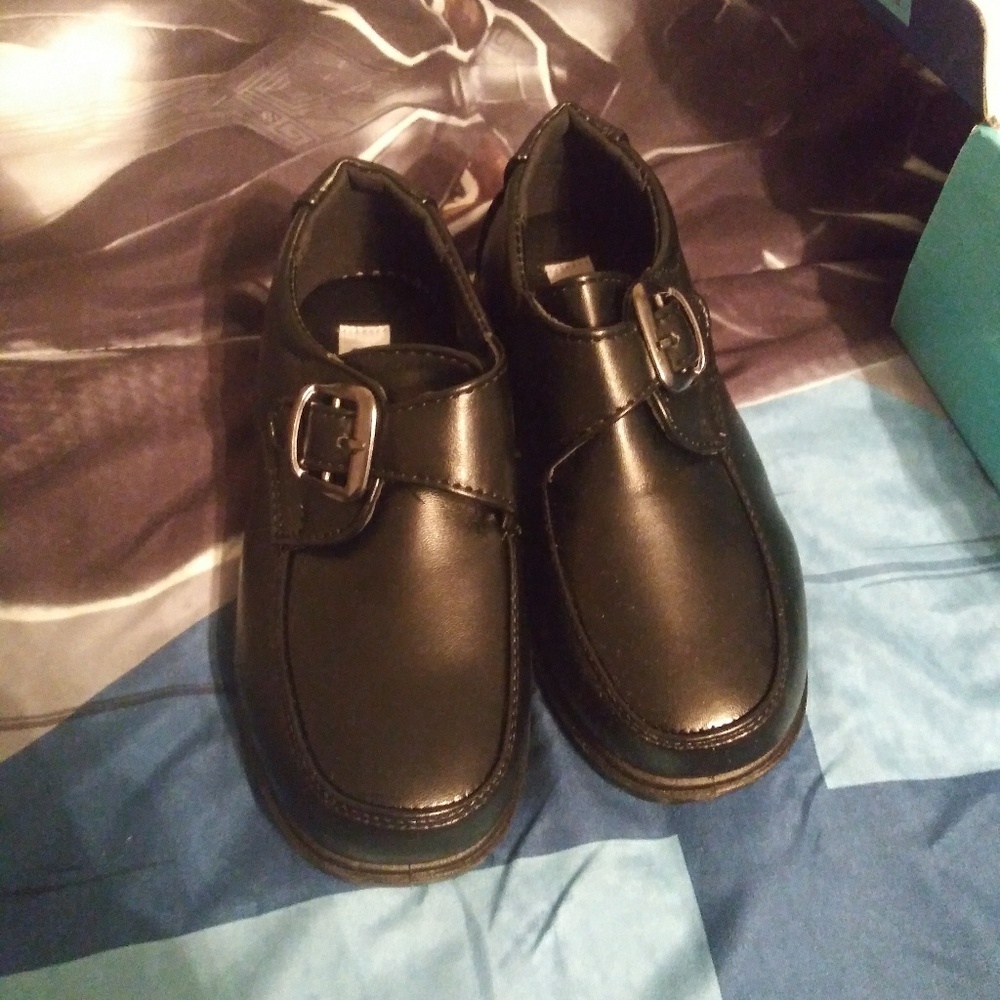 Brand New dress shoes size9 (toddler)
